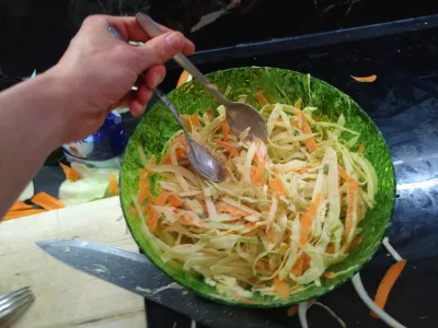 Ko ēst ar Coleslaw? Kāpostu burkānu salātu recepte, viegli un vegāni : Gatavs lietošanai Coleslaw