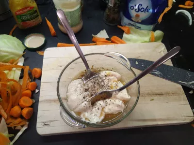 Was mit Krautsalat essen? Kohl Karottensalat Rezept, einfach und vegan : Bereiten Sie die Sauce auf der Seite