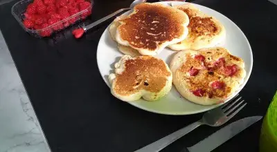 20 Min Banana / Raspberry Fluffy Vegan Pancakes : Vegan pancake na puno ng prutas