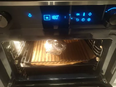 5つのステップ：ホールバーガー+フライドポテトパーフェクトオーブン再加熱 : 180°Cで3分間の急速加熱