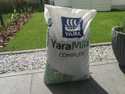 Vejos Trąšos YaraMila Kompleksas: Kaip Jį Naudoti? : Yaramila kompleksinė trąša 25kg trąšų maišelis sodo žolės vejos tręšimui